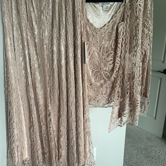 Women’s Lace Formal 3 PC. Set - Picture 4 of 15